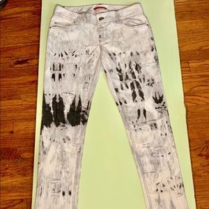Alice + Olivia Low-Rise Jeans
